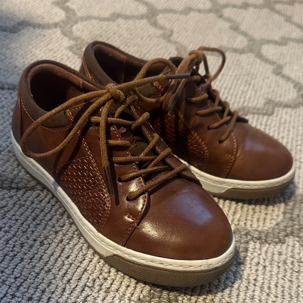 Boy’s dressy Sneakers